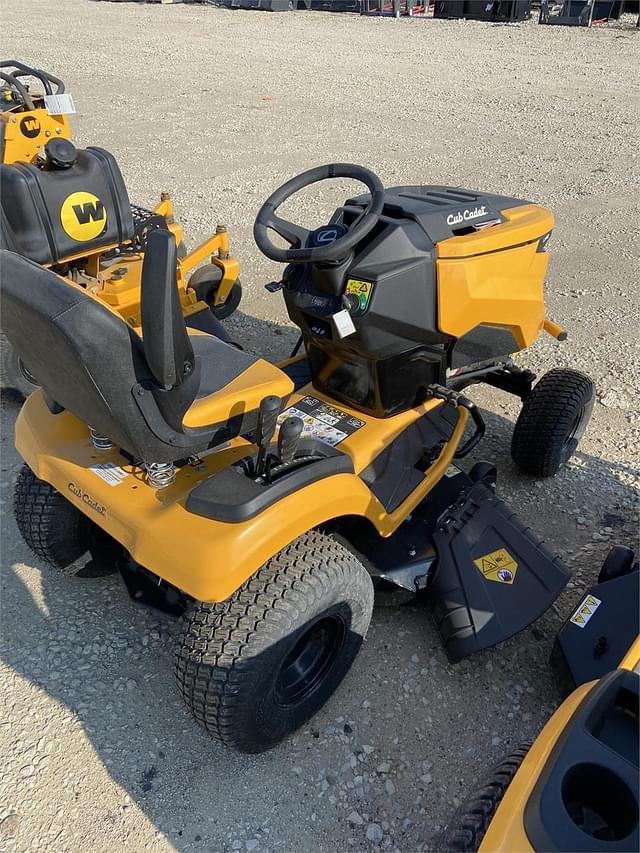 Image of Cub Cadet XT2 LX42 equipment image 2