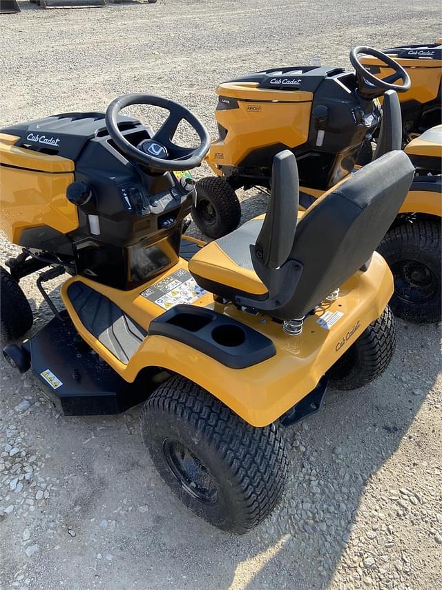 Image of Cub Cadet XT2 LX42 equipment image 4