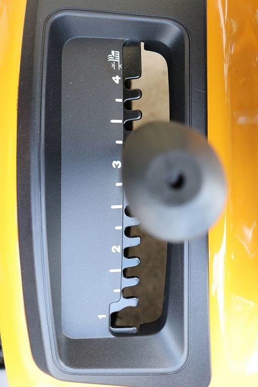 Image of Cub Cadet XT2 SLX54 equipment image 4