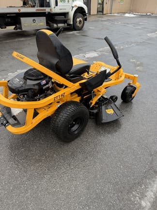 Image of Cub Cadet Ultima ZT1 equipment image 2
