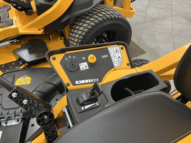 Image of Cub Cadet Ultima ZT3 equipment image 1