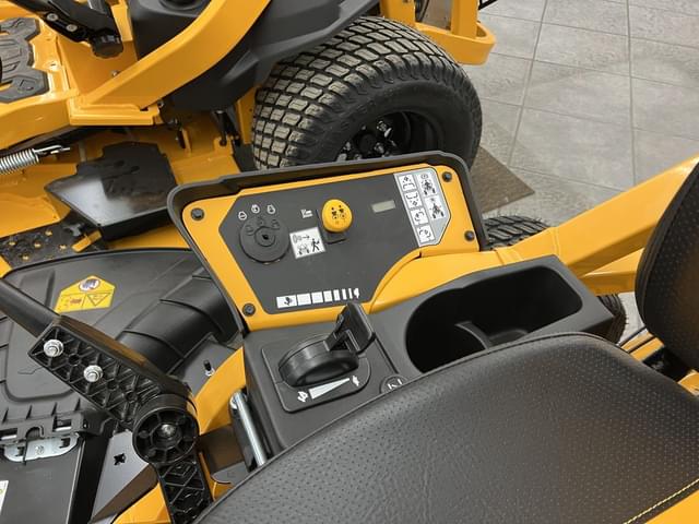 Image of Cub Cadet Ultima ZT3 equipment image 1