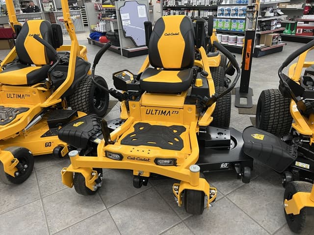 Image of Cub Cadet Ultima ZT3 equipment image 4