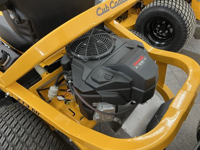 Image of Cub Cadet Ultima ZT3 equipment image 3