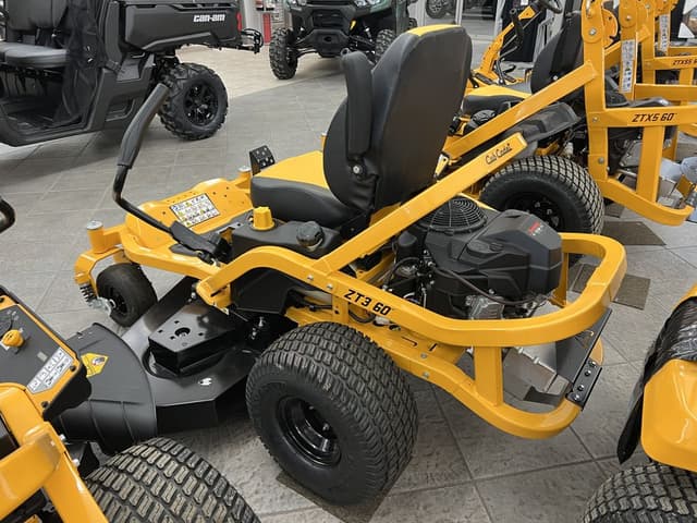 Image of Cub Cadet Ultima ZT3 equipment image 2