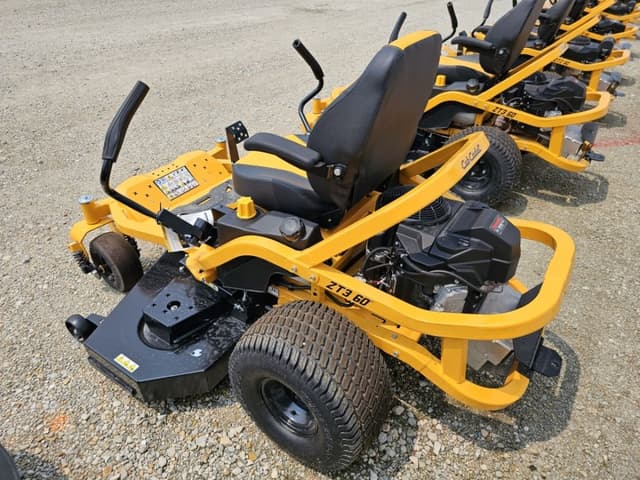 Image of Cub Cadet Ultima ZT3 equipment image 4