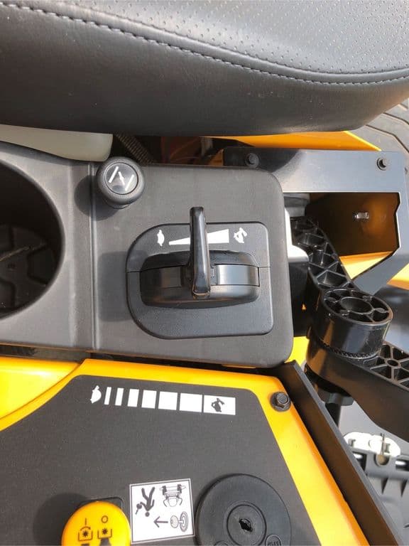 Image of Cub Cadet Ultima ZT3 equipment image 4