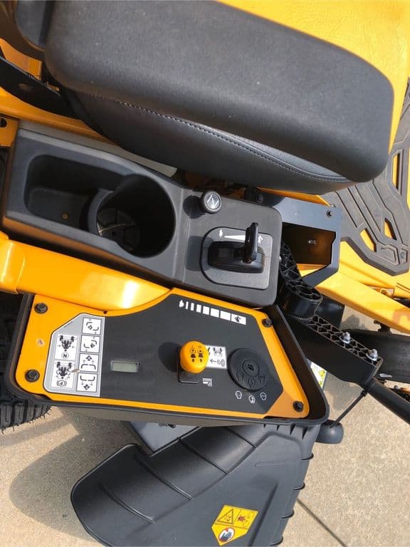 Image of Cub Cadet Ultima ZT3 equipment image 3