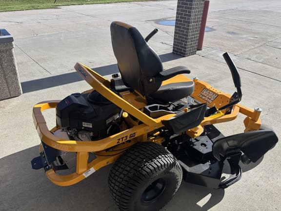 Image of Cub Cadet Ultima ZT3 equipment image 3