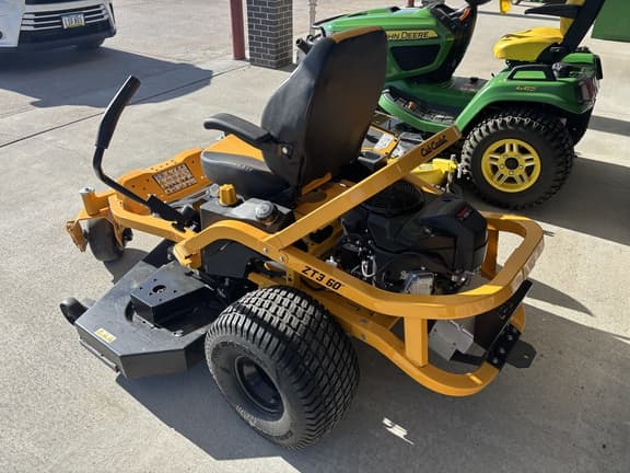 Image of Cub Cadet Ultima ZT3 equipment image 4