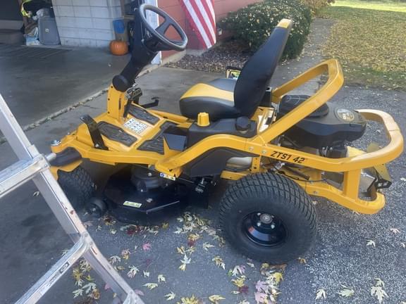 Image of Cub Cadet Ultima ZTS1 equipment image 3