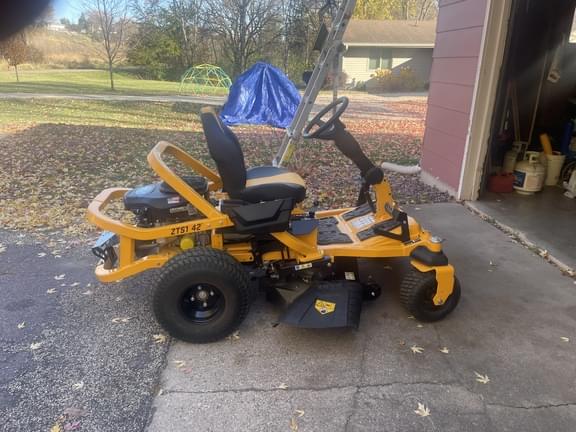 Image of Cub Cadet Ultima ZTS1 equipment image 2