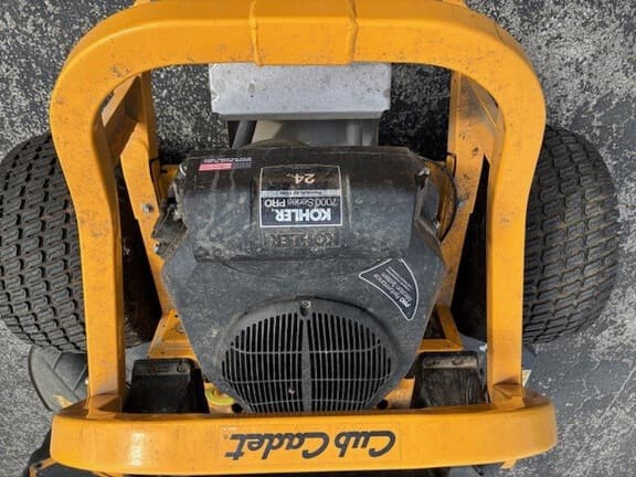 Image of Cub Cadet Ultima ZTS2 equipment image 4