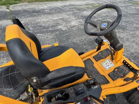 Image of Cub Cadet Ultima ZTS2 equipment image 3