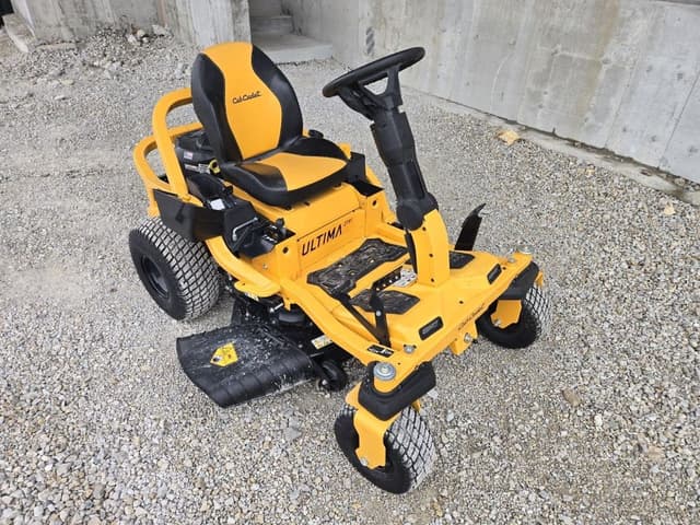 Image of Cub Cadet Ultima ZTS1 equipment image 1
