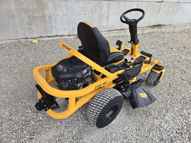 Image of Cub Cadet Ultima ZTS1 equipment image 1