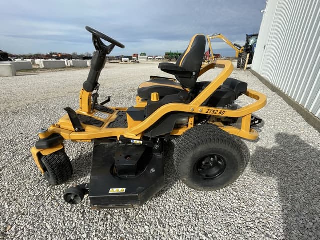 Image of Cub Cadet Ultima ZTS2 equipment image 4