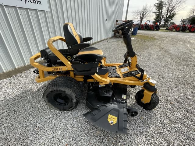 Image of Cub Cadet Ultima ZTS2 equipment image 2
