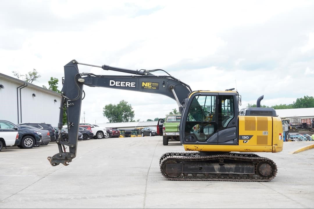 Image of John Deere 130P Primary image