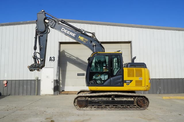 Image of John Deere 130P equipment image 1