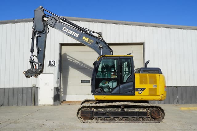 Image of John Deere 130P equipment image 2