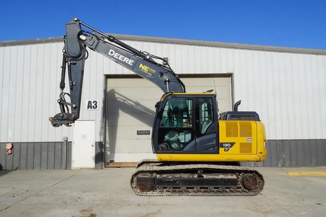 Image of John Deere 130P equipment image 1