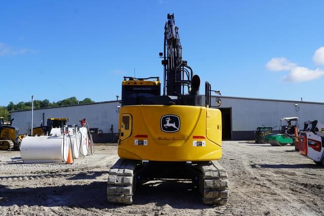 Image of John Deere 135P equipment image 2