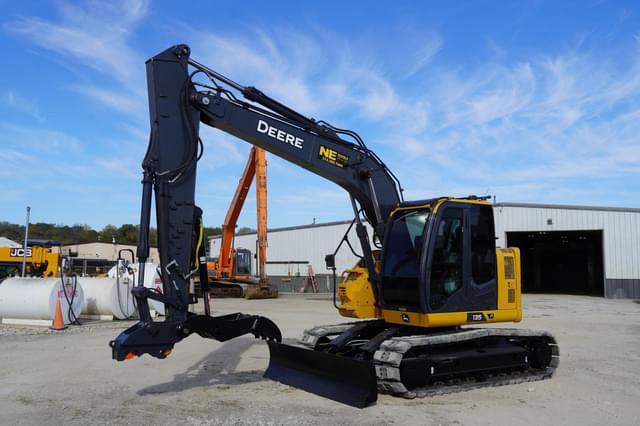 Image of John Deere 135P equipment image 2