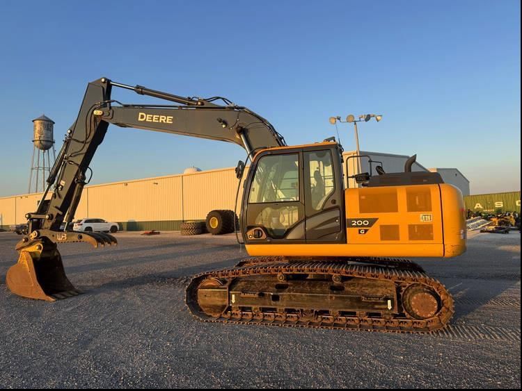 2023 John Deere 200G Equipment Image0