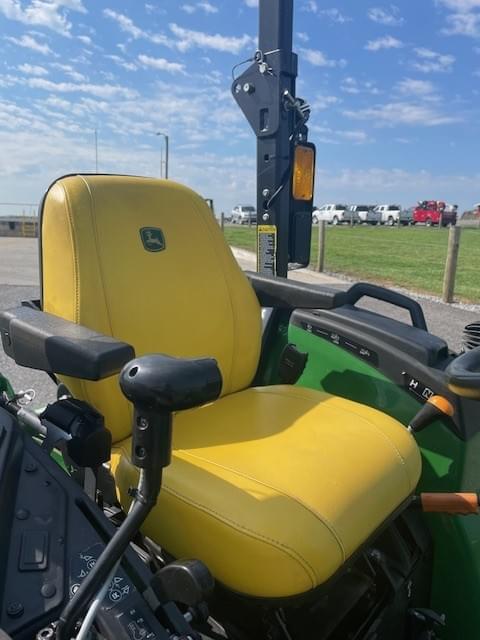 Image of John Deere 2032R equipment image 1