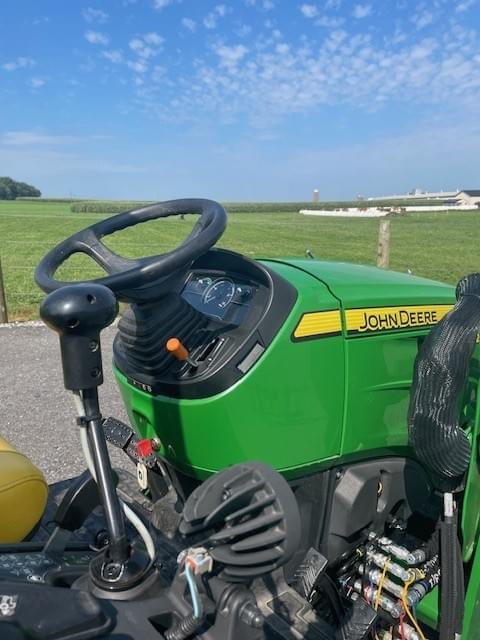 Image of John Deere 2032R equipment image 2