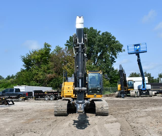 Image of John Deere 250P equipment image 2