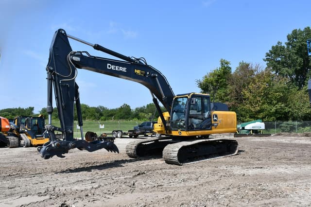 Image of John Deere 250P equipment image 1