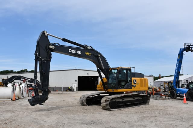 Image of John Deere 300P equipment image 1