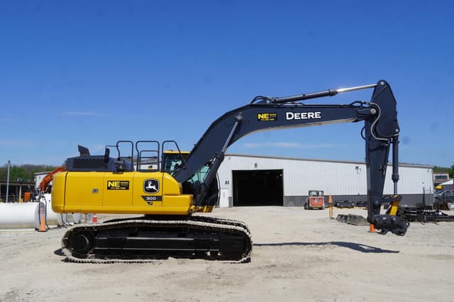 Image of John Deere 300P equipment image 4