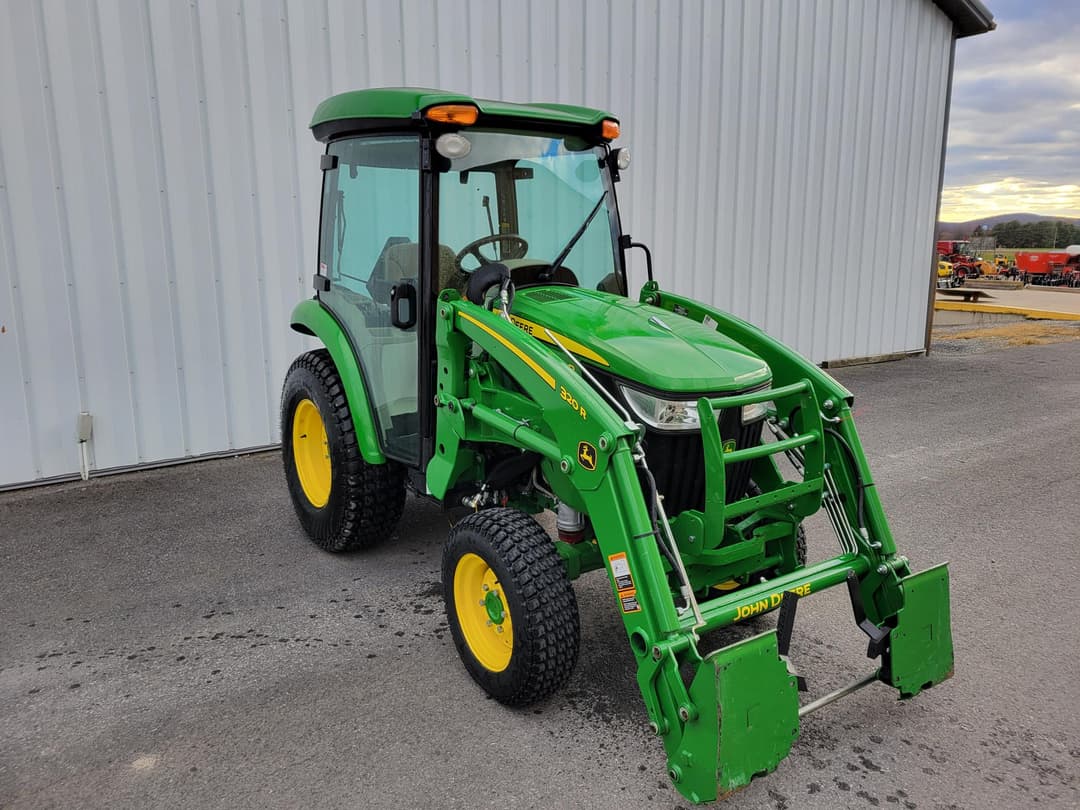 Image of John Deere 3039R Image 1
