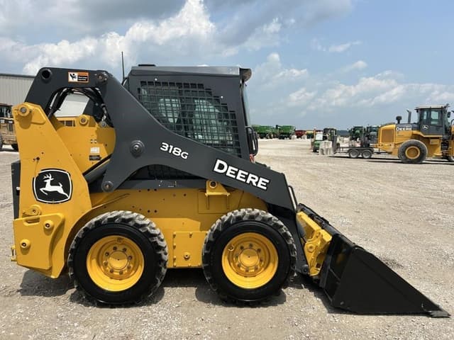 Image of John Deere 318G equipment image 3