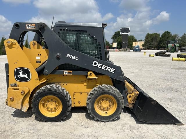 Image of John Deere 318G equipment image 3