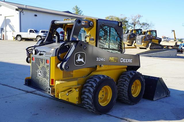 Image of John Deere 324G equipment image 4