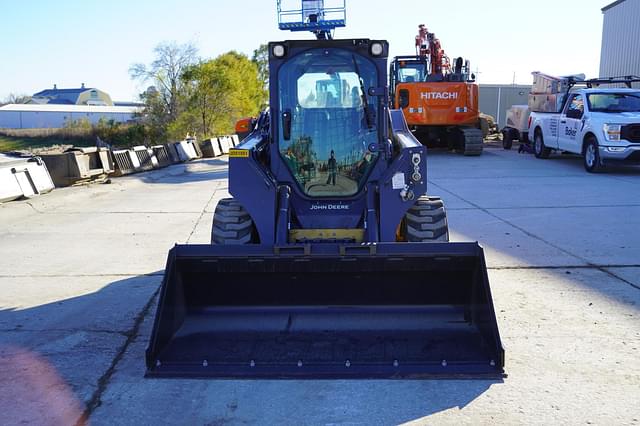 Image of John Deere 324G equipment image 3