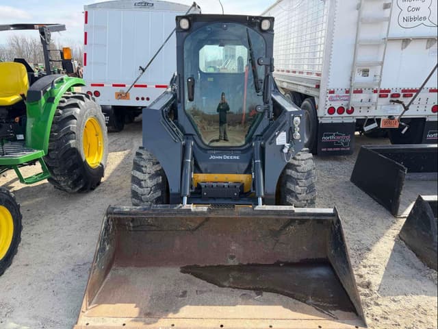 Image of John Deere 324G equipment image 3