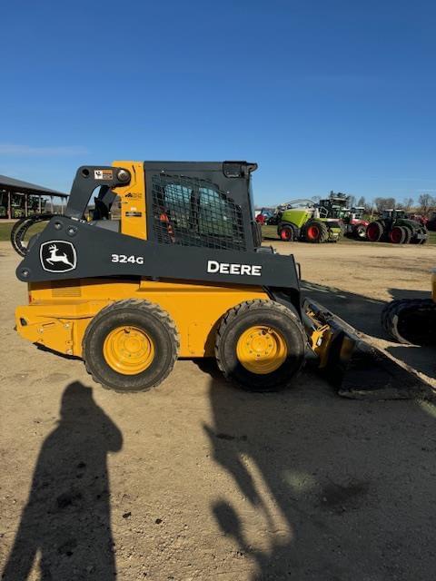 Image of John Deere 324G equipment image 2