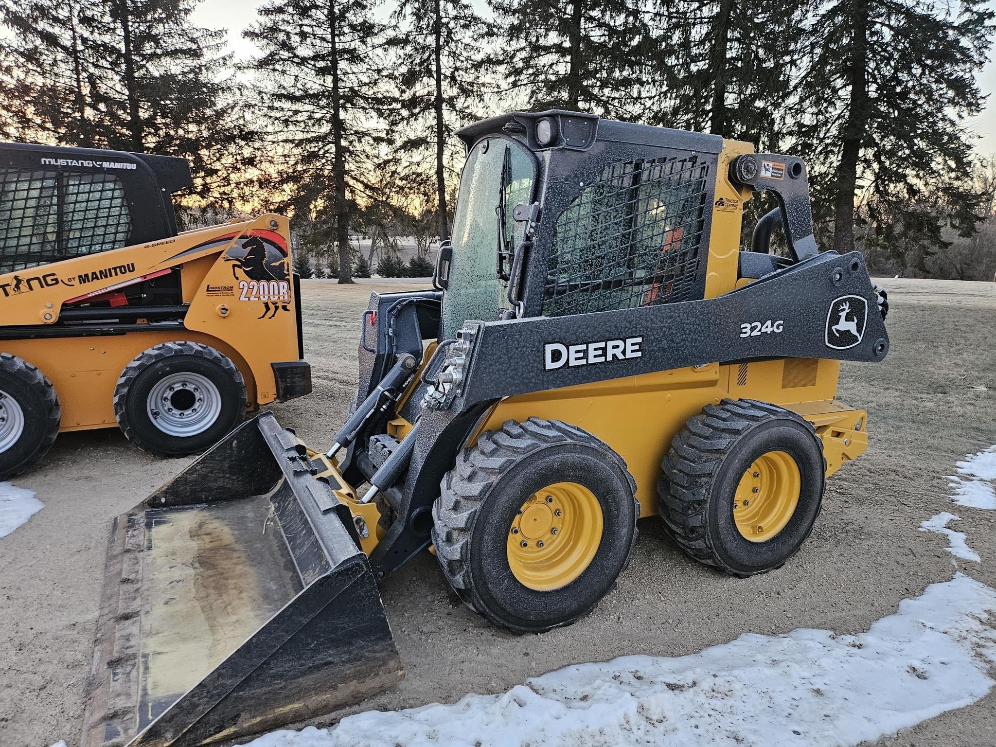 2023 John Deere 324G Equipment Image0