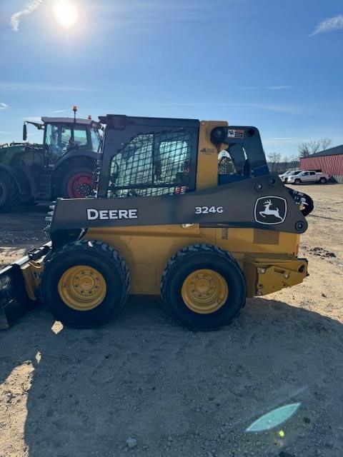 Image of John Deere 324G equipment image 3