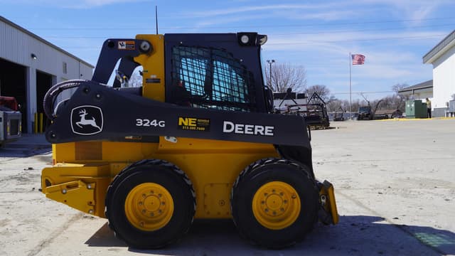 Image of John Deere 324G equipment image 4