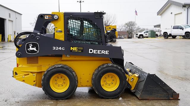Image of John Deere 324G equipment image 4