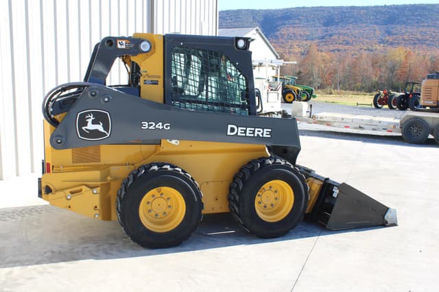 Image of John Deere 324G equipment image 4