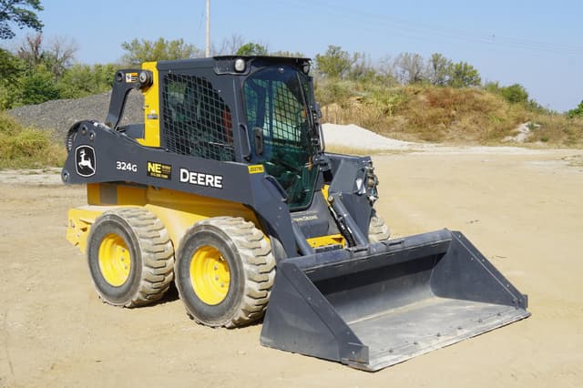 Image of John Deere 324G equipment image 4