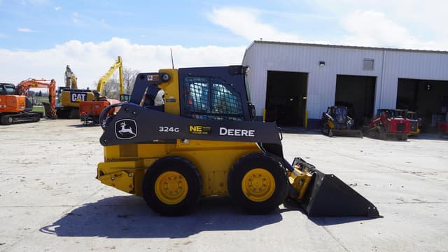 Image of John Deere 324G equipment image 4