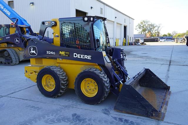 Image of John Deere 324G equipment image 4